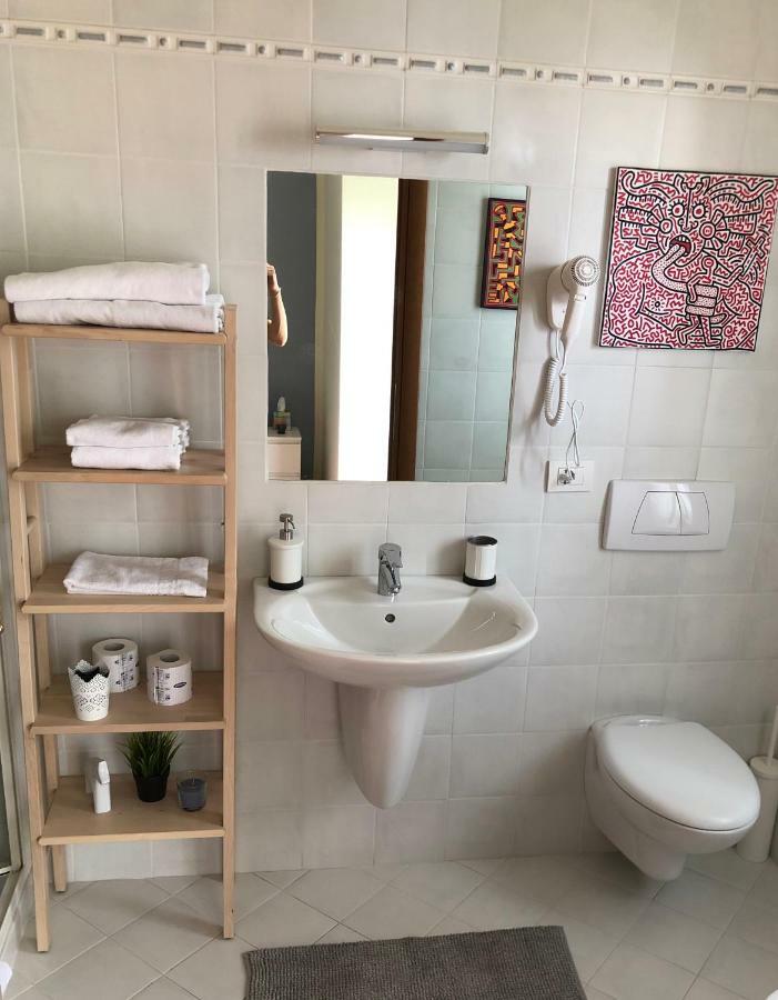 Irides Rooms A Un Passo Dai Parchi Divertimento Lazise Exterior foto