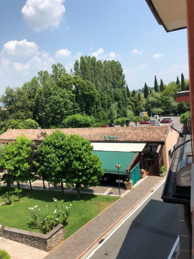 Irides Rooms A Un Passo Dai Parchi Divertimento Lazise Exterior foto
